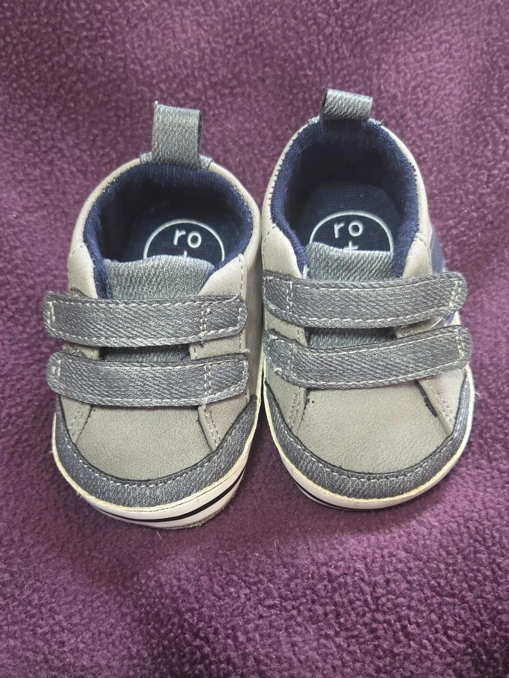 Ro + Me by Robeez Gray Two-Tone Canvas Sneakers | Size 1 (0-6M)